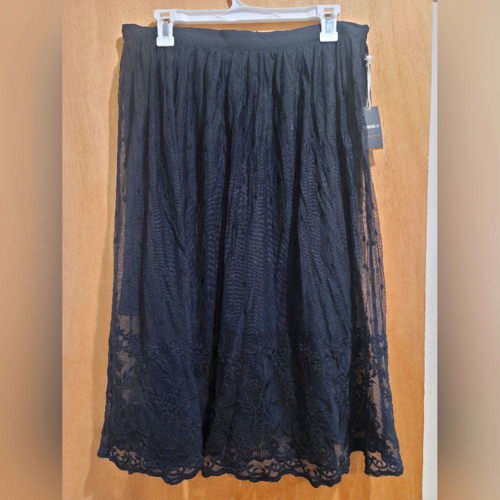 Lace OverLay Skirt from Forever 21
